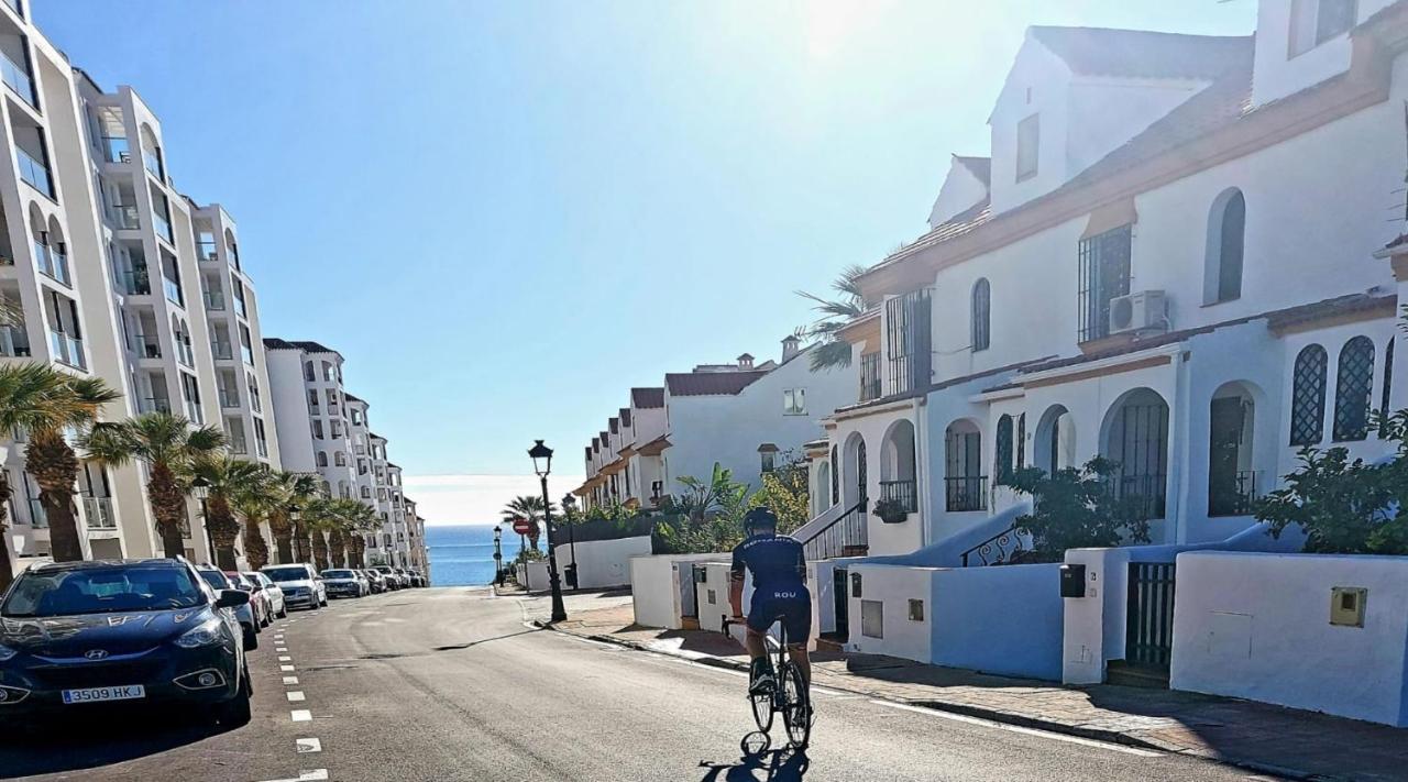 Lovely Apartment Centrally Located In Estepona Luaran gambar