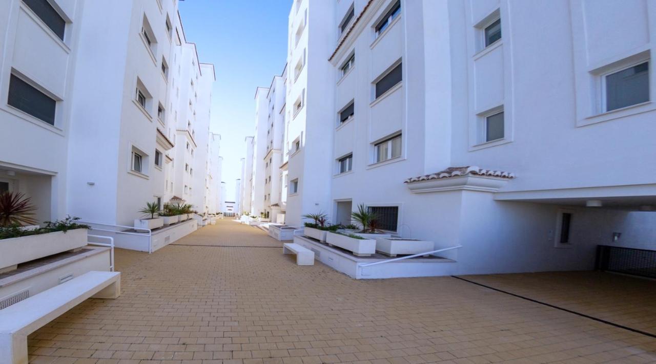 Lovely Apartment Centrally Located In Estepona Luaran gambar